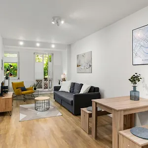 City-apartment Direkt In Den Parkanlagen Apartment
