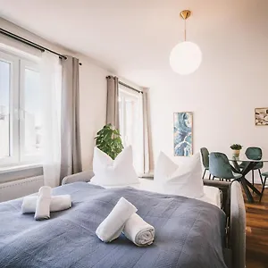 Sadebo Mit Terrasse Oder Balkon Apartment